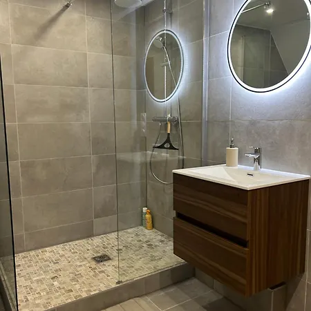 Апартаменты Charming With Jacuzzi Centre Gare Страсбург