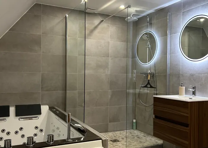 Charming With Jacuzzi Centre Gare דירה *