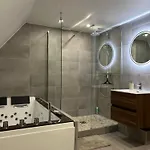 Charming With Jacuzzi Centre Gare 아파트 *